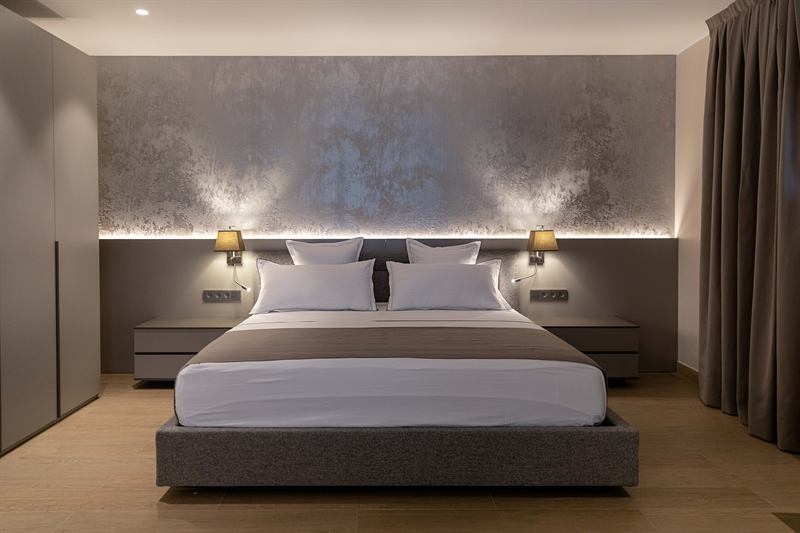 Room 8