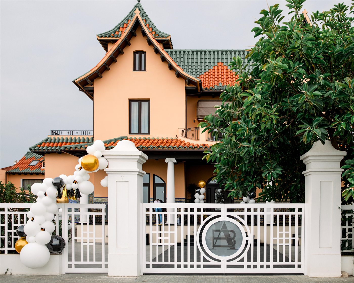 The hotel gate, with the AB monogram on the railings